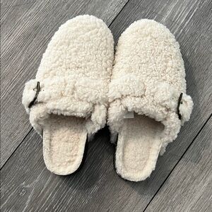New Cozy Cream Women's Slippers 6 women
